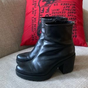 Vagabond chunky back zip ankle boot